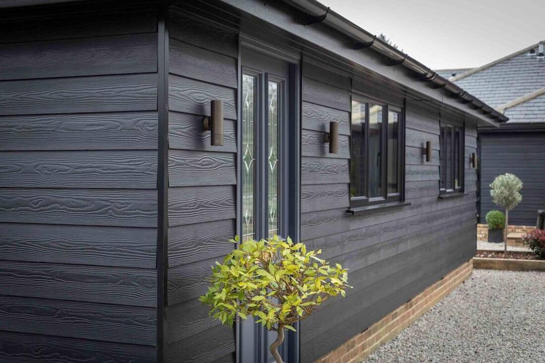Clad garden room with a planted front