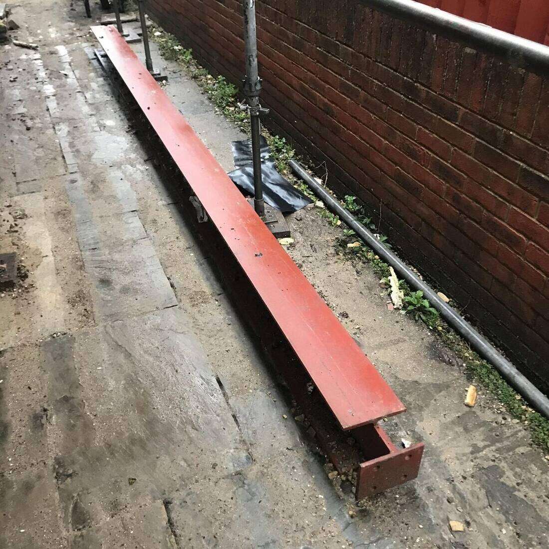 Steel beam set for a new opening
